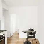 Fantastic 2-Bed W Balcony